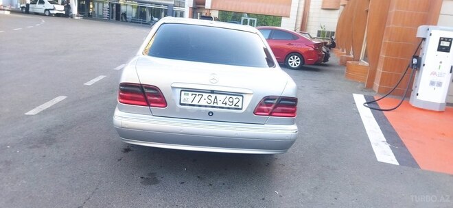 Mercedes E 240