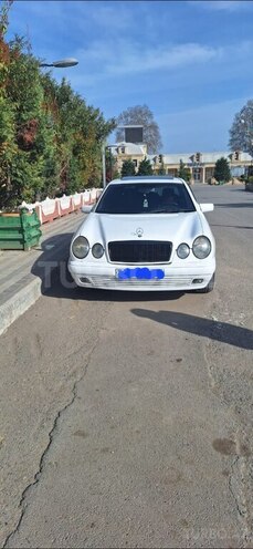 Mercedes E 230