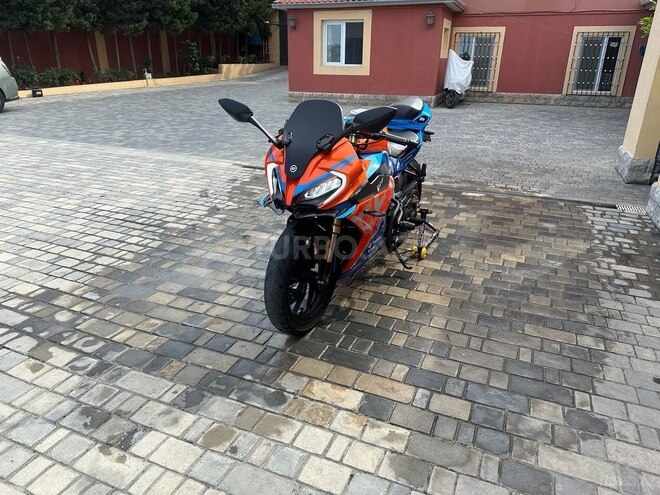 CFMOTO 300 SR