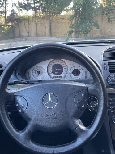 Mercedes E 240