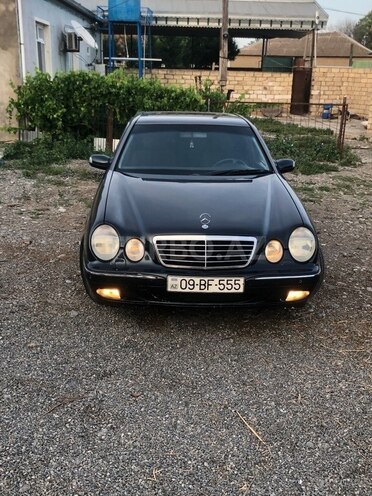 Mercedes E 220