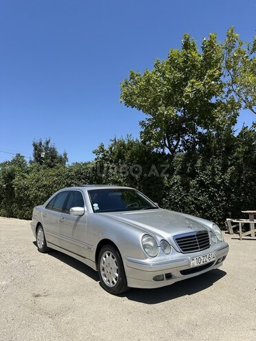 Mercedes E 240