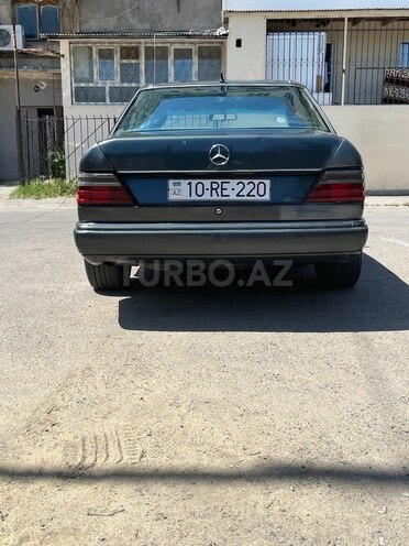 Mercedes E 220