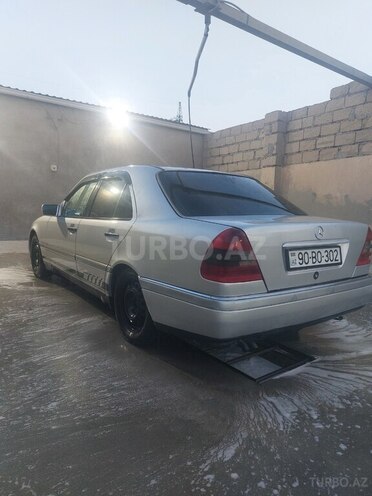 Mercedes C 200