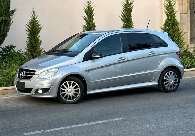 Mercedes B 180