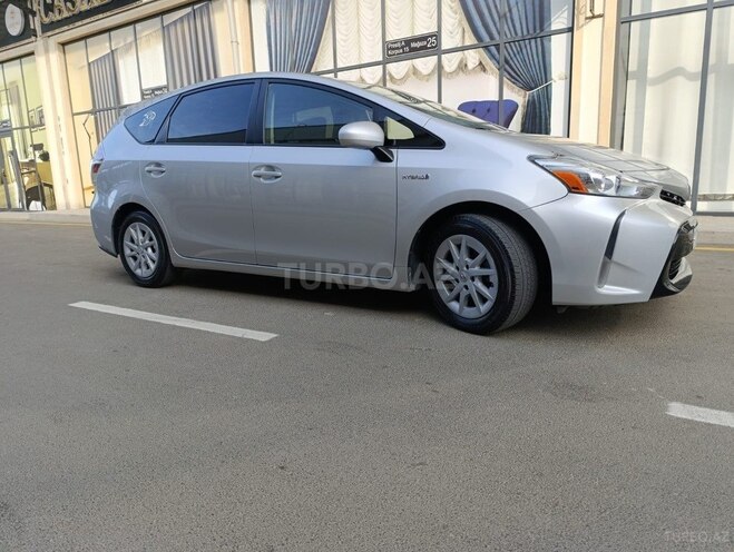 Toyota Prius V