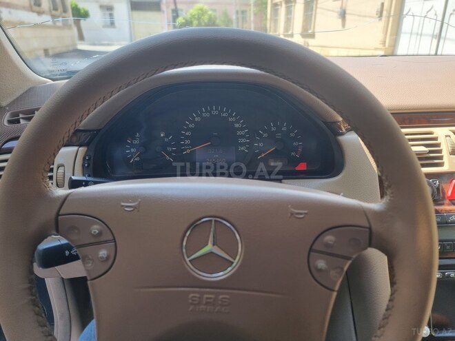 Mercedes E 240