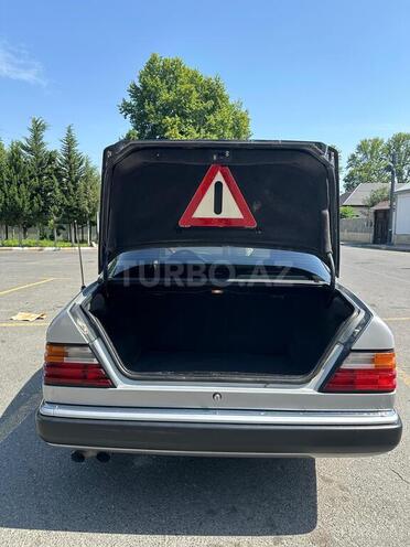 Mercedes E 200