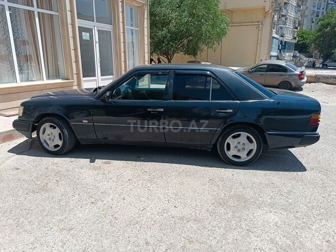 Mercedes E 230