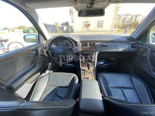 Mercedes E 320 2001, 270,000 km - 3.2 l - Bakı