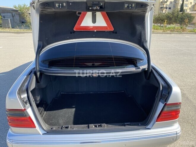 Mercedes E 320 2001, 270,000 km - 3.2 l - Bakı
