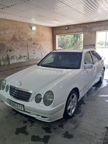 Mercedes E 200