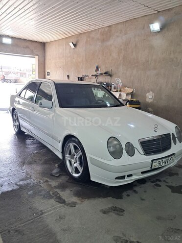 Mercedes E 200