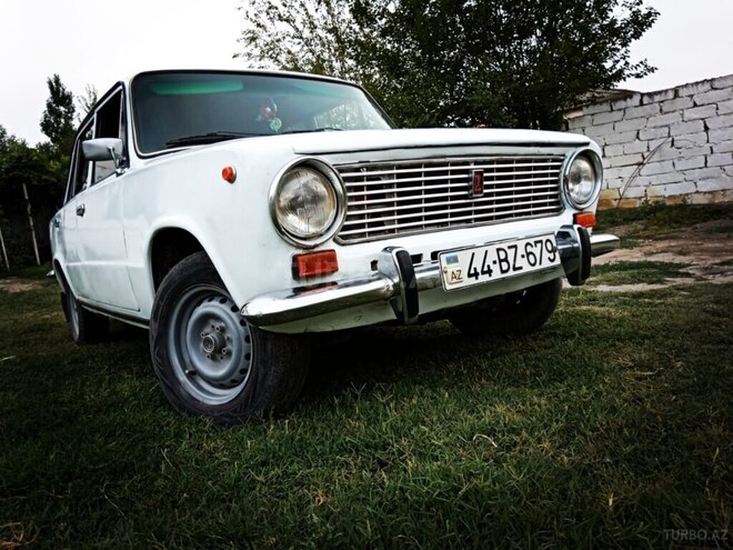 LADA (VAZ) 21011