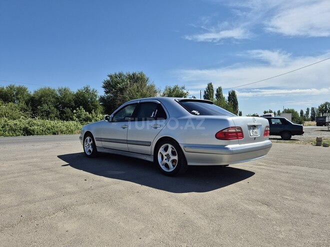 Mercedes E 240