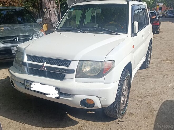 Mitsubishi Pajero io