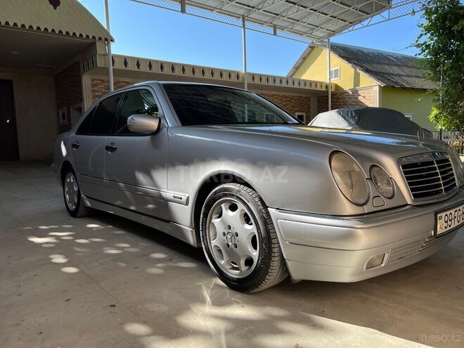 Mercedes E 200