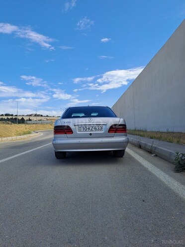 Mercedes E 240