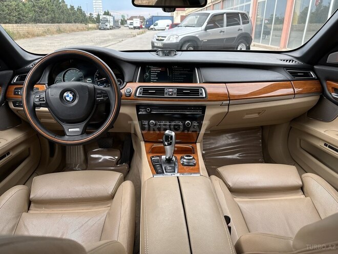 BMW 750