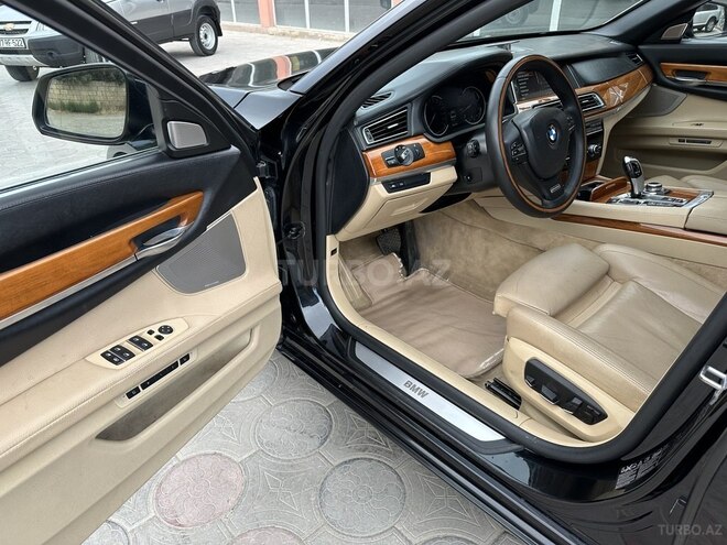 BMW 750