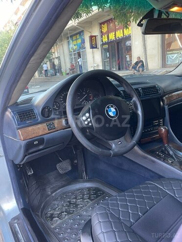 BMW 728