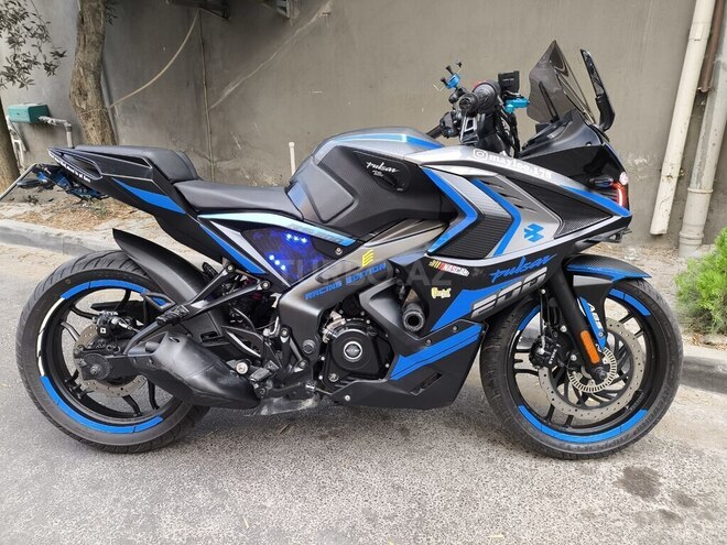 Bajaj Pulsar RS 200