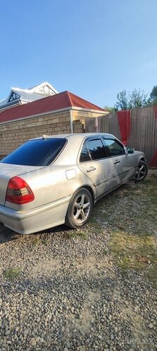 Mercedes C 180