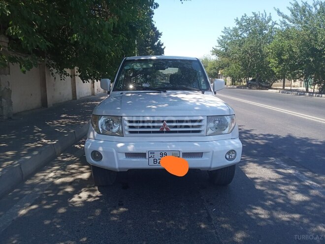 Mitsubishi Pajero io