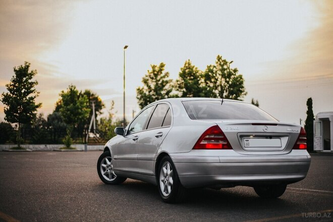 Mercedes C 240