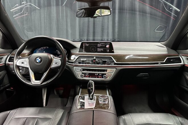 BMW 740