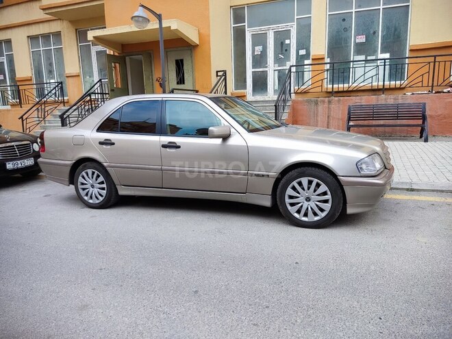 Mercedes C 200