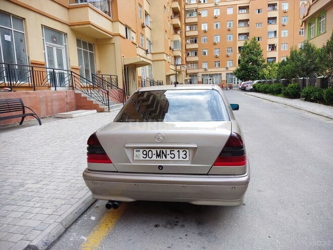 Mercedes C 200