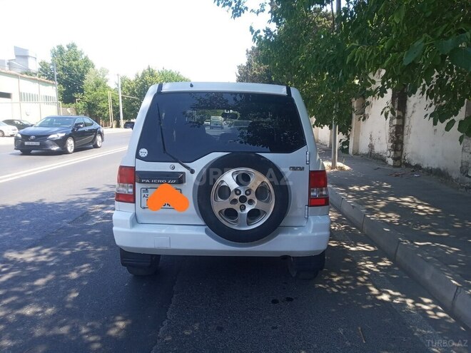 Mitsubishi Pajero io