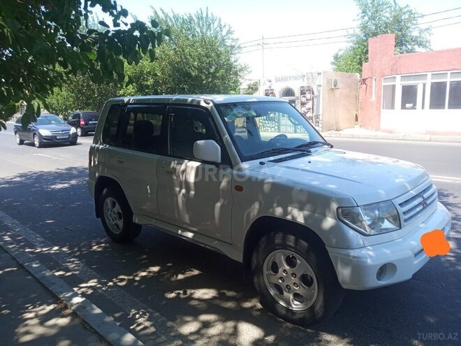 Mitsubishi Pajero io