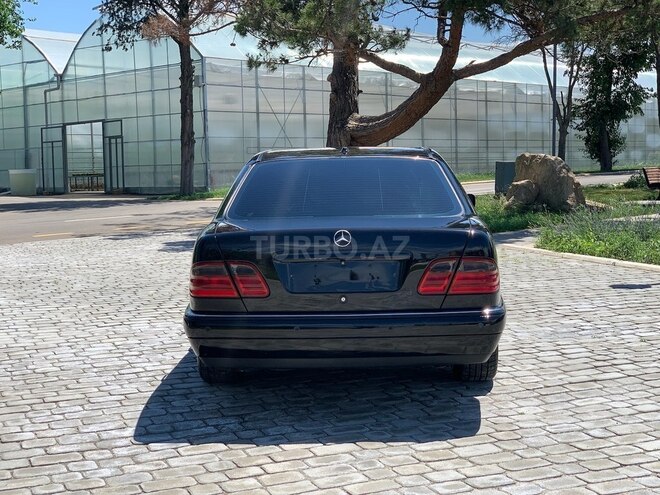 Mercedes E 240