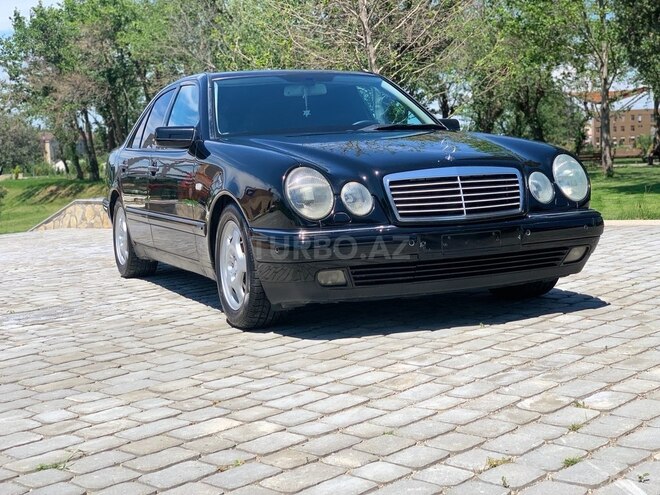 Mercedes E 240