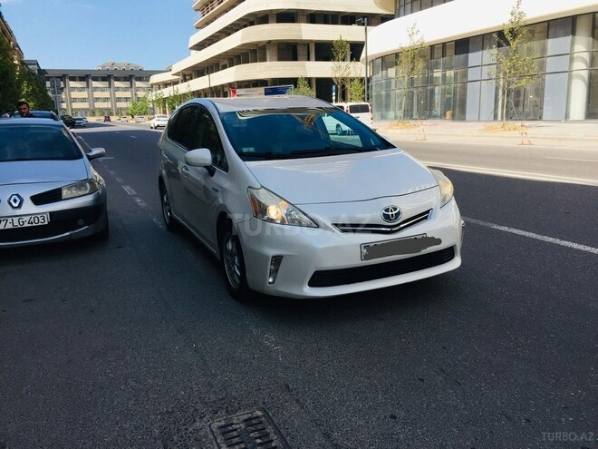 Toyota Prius V