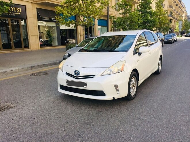 Toyota Prius V