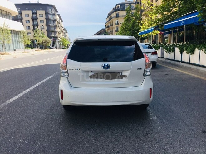 Toyota Prius V