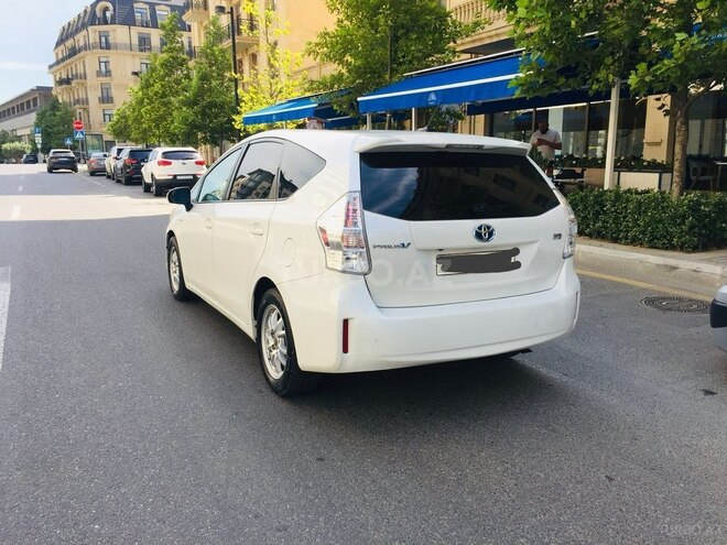 Toyota Prius V