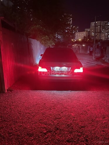 Mercedes E 220