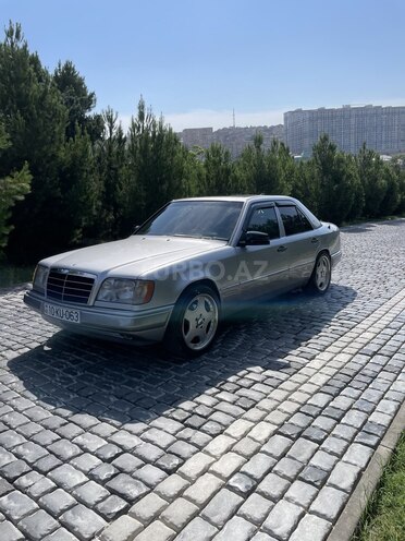 Mercedes E 220