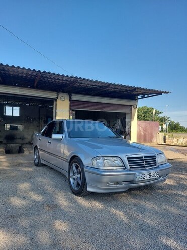 Mercedes C 200