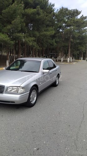 Mercedes C 230