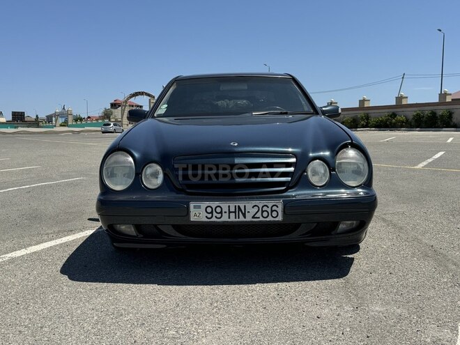 Mercedes E 200