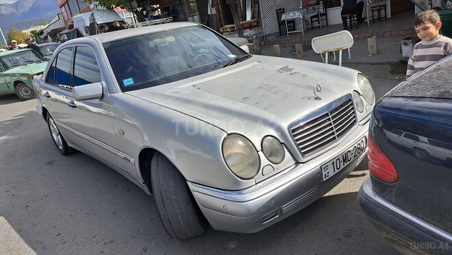 Mercedes E 280