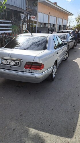 Mercedes E 280