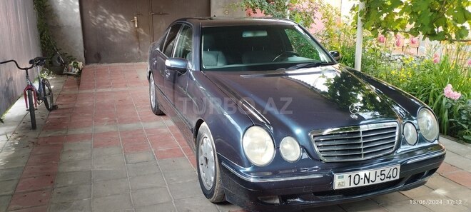 Mercedes E 240