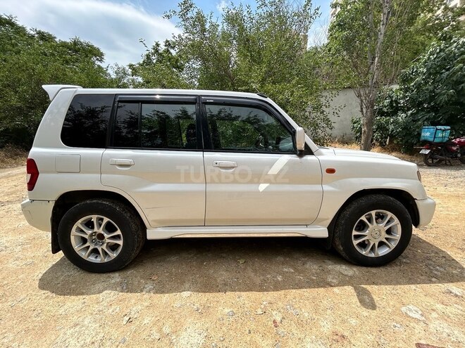 Mitsubishi Pajero io