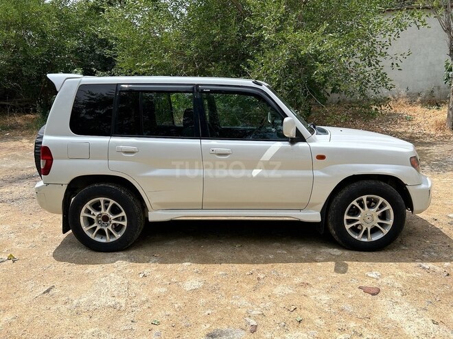 Mitsubishi Pajero io